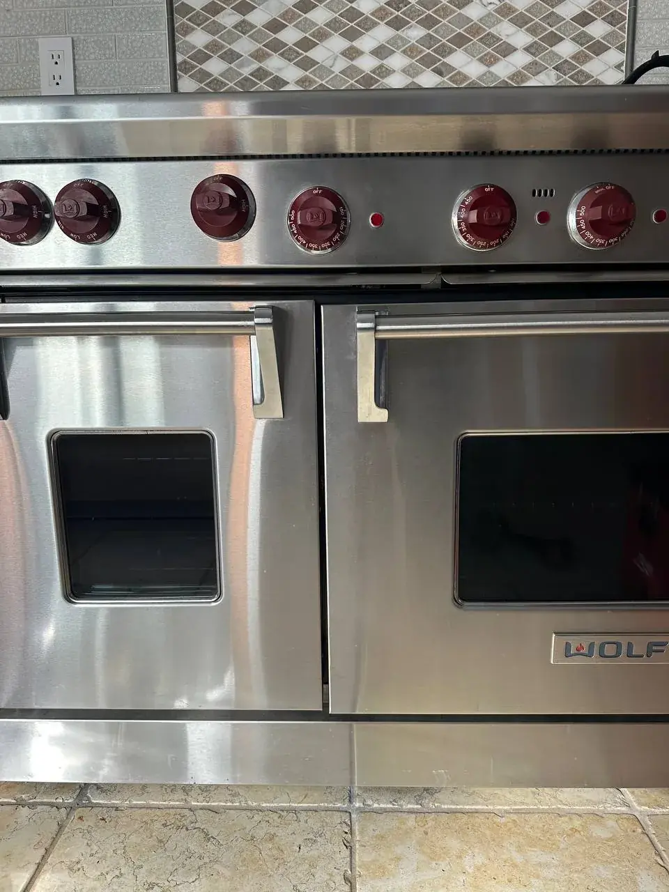 Wolf range with signature red control knobs